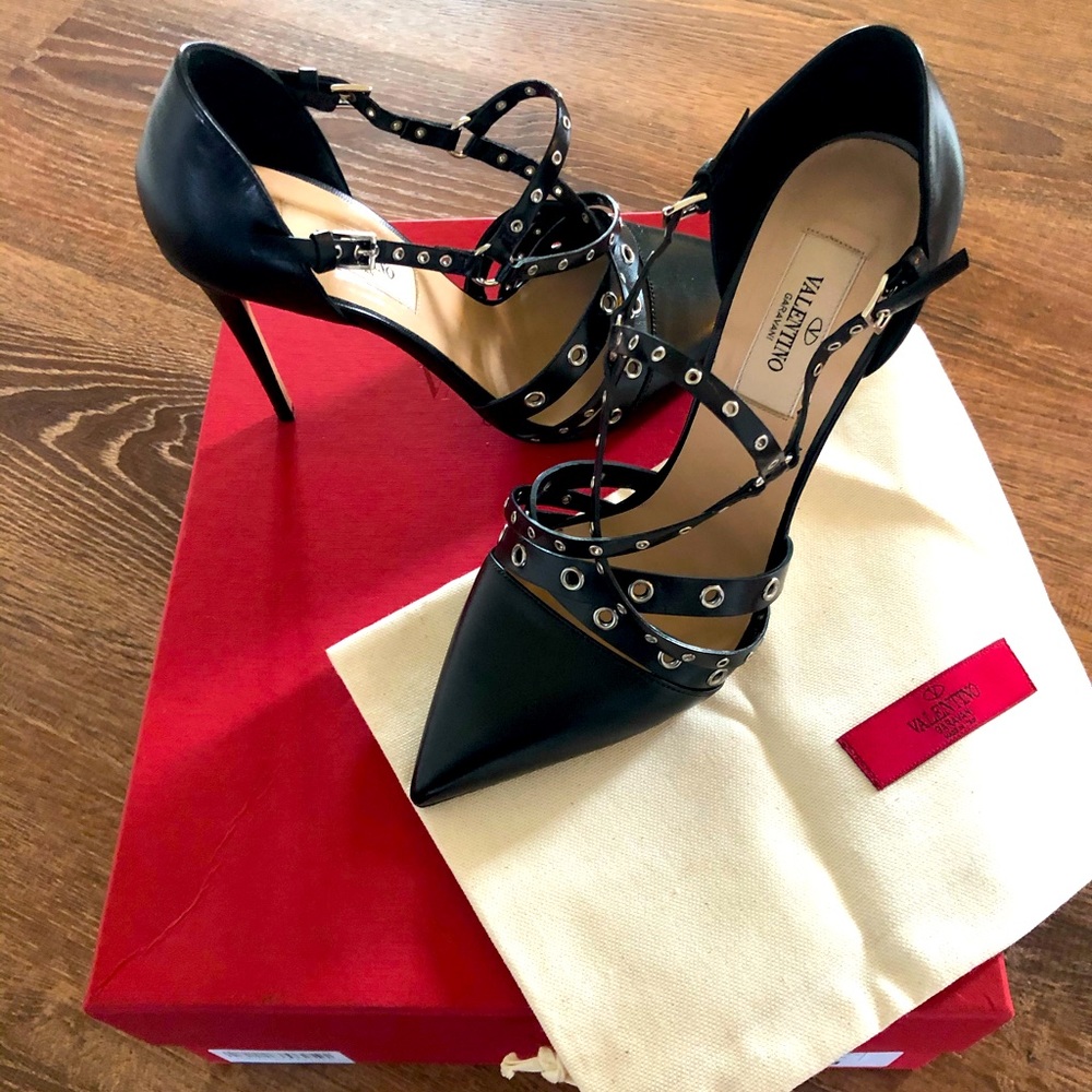 Authentic Valentino Garavani love latch heels sz7